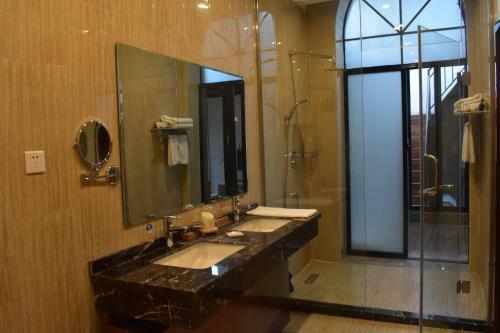 Yamen Hostel