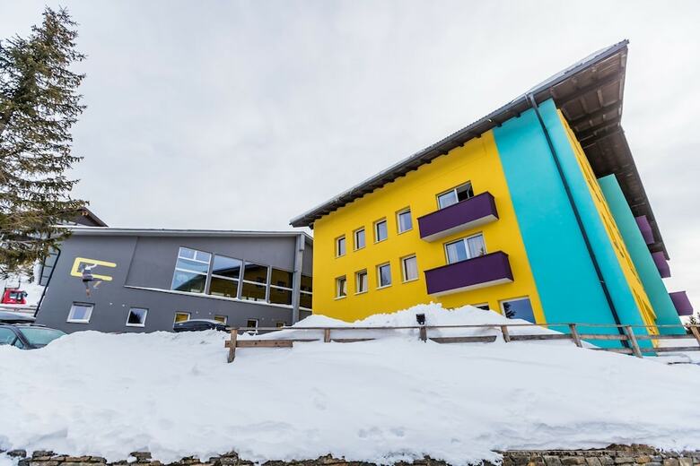Basekamp Mountain Budget Hotel