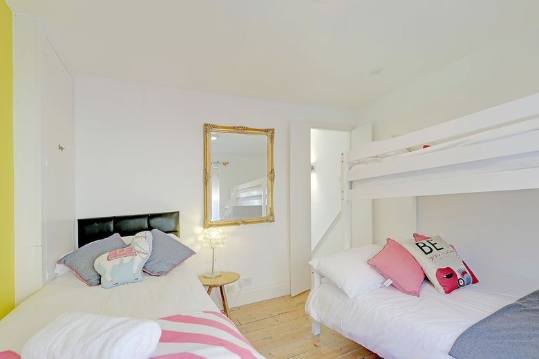 Brighton Getaways - Sunny Cottage