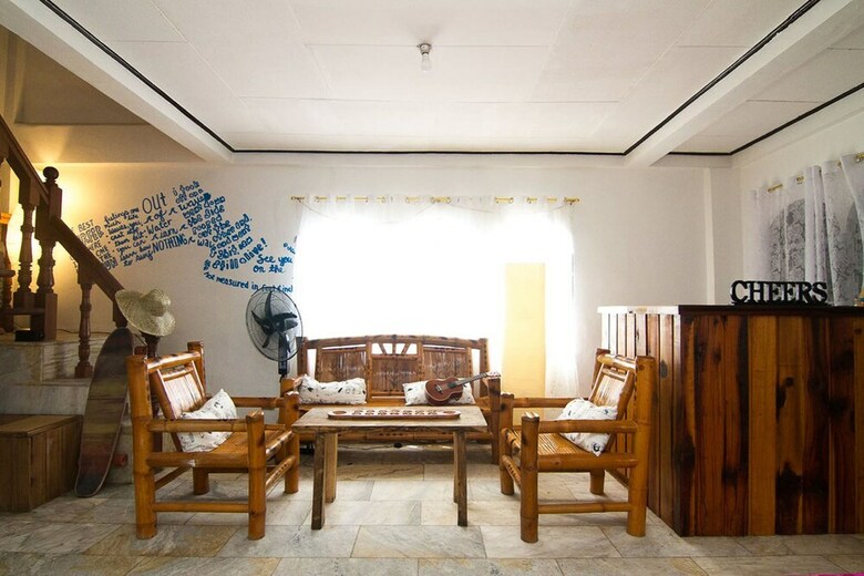 Hostal Go Surfari House