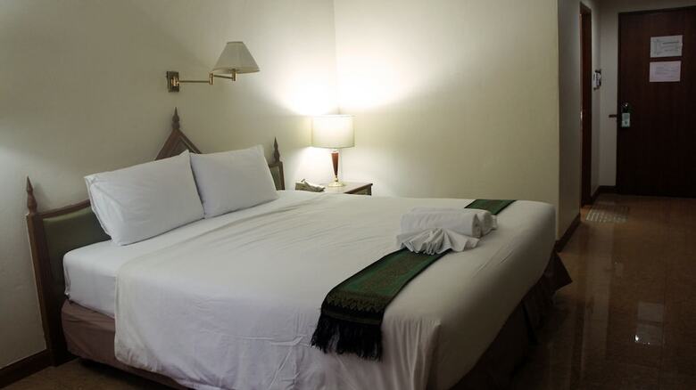 J.p. Emerald Hotel