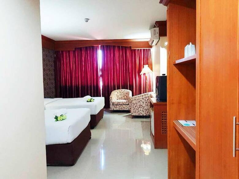 J.p. Emerald Hotel