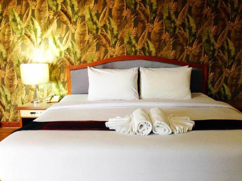 J.p. Emerald Hotel