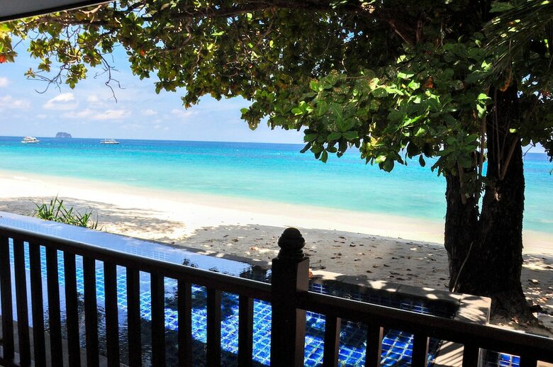 Hotel Maiton Beachfront Villa