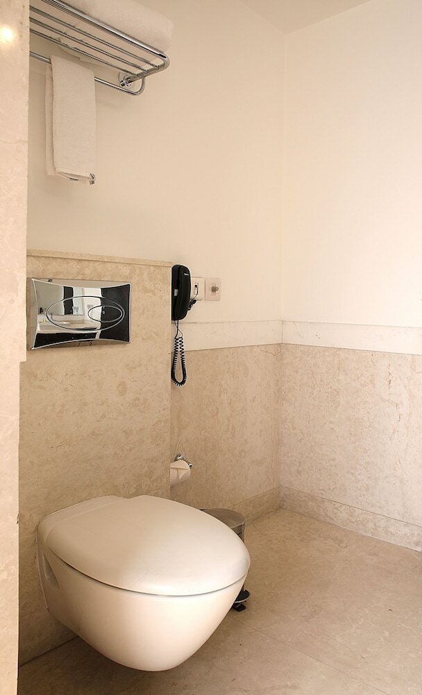 Hotel Ahuja Residency Vista Woods