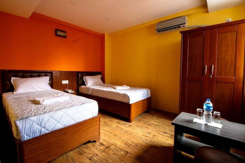 Hotel Everest Holiday Inn