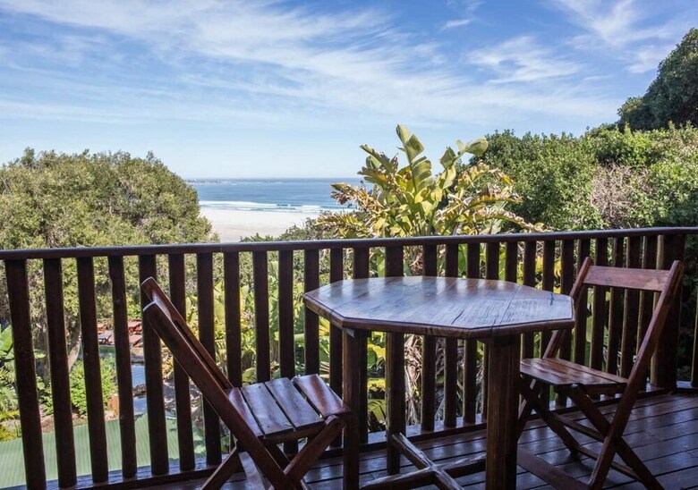 Hotel Monkey Valley Beach & Nature Resort