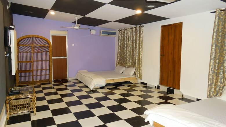 Hotel Down Da Village