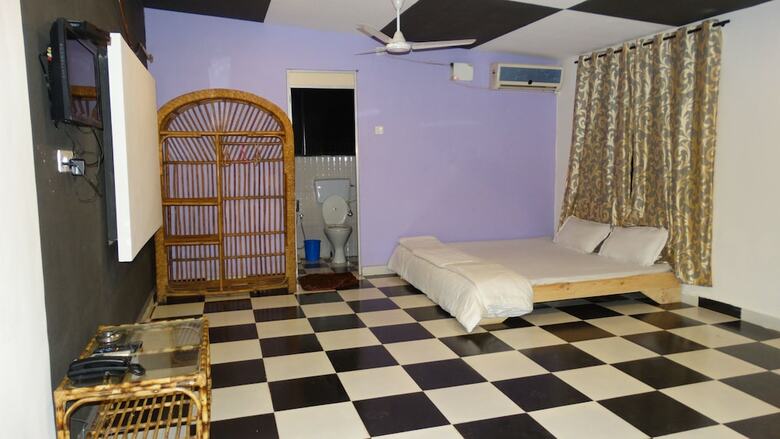 Hotel Down Da Village