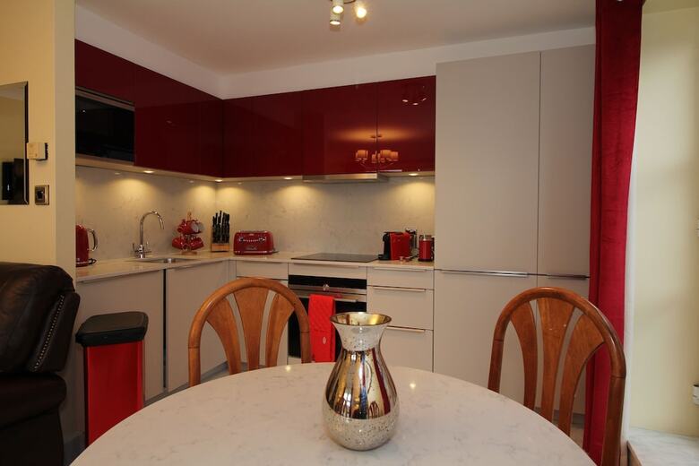 Luxury City River View Apartment