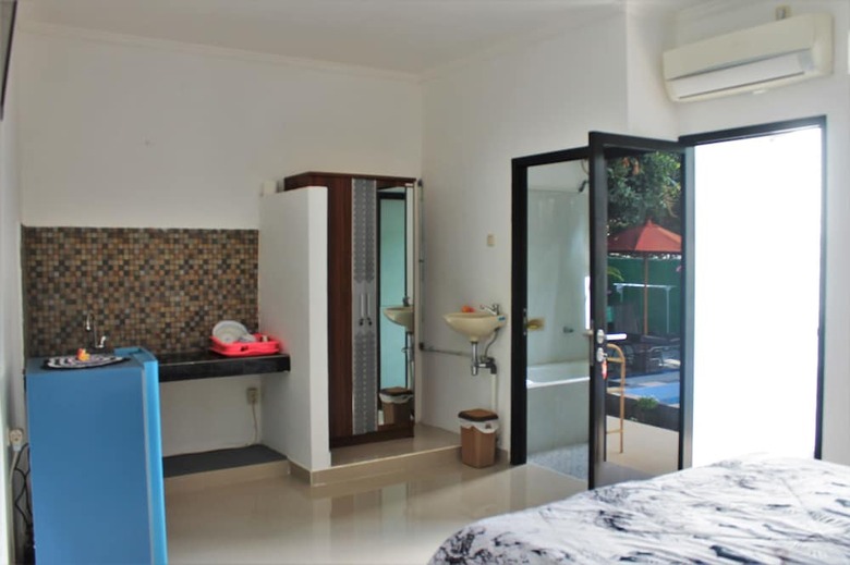 Hotel Yuliana Homestay