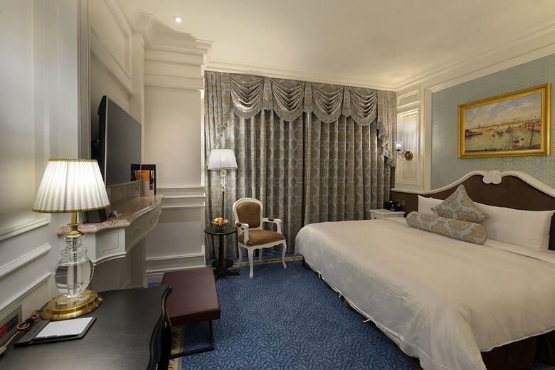 Golden Tulip Rs Boutique Hotel