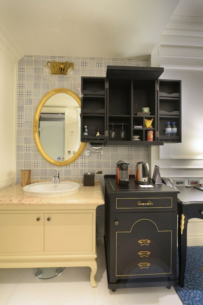 Golden Tulip Rs Boutique Hotel