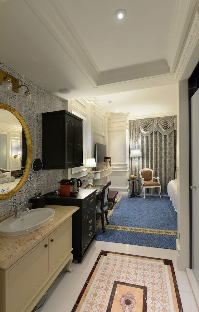 Golden Tulip Rs Boutique Hotel