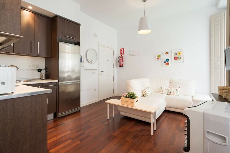 Apartamentos Letmalaga Calderon