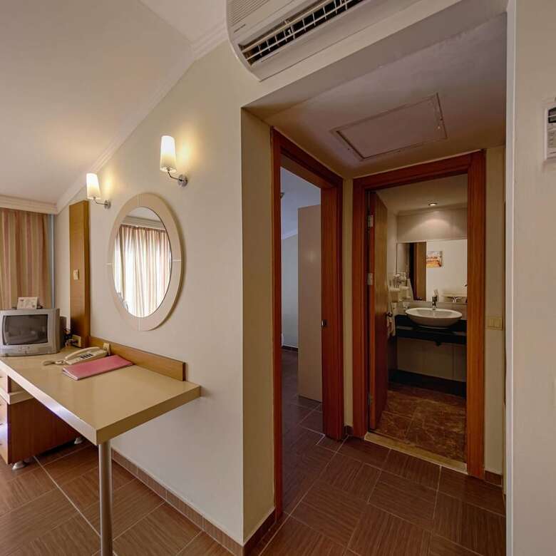 Risus Hotel Side