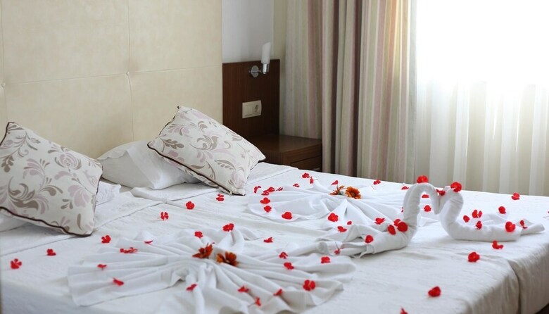 Risus Hotel Side