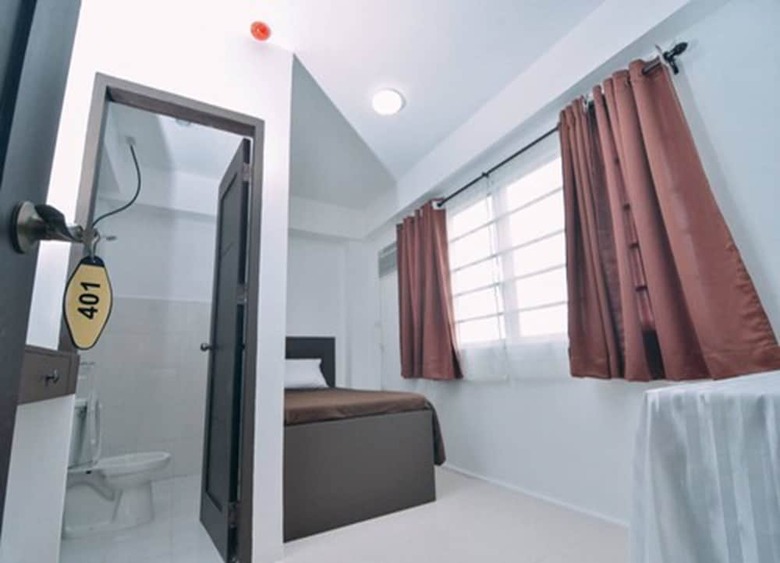 Hotel The Strand Suites And Dormitel