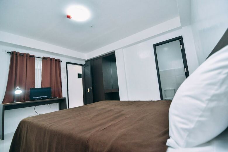 Hotel The Strand Suites And Dormitel