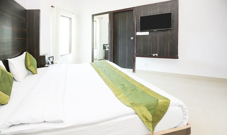 Hotel Treebo Tigers Pug Marks