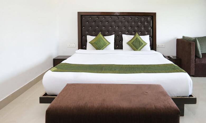 Hotel Treebo Tigers Pug Marks
