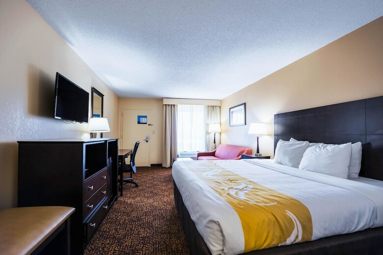 Hotel Quality Inn & Suites