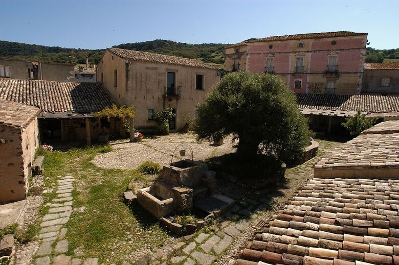 Hotel Albergo Diffuso Omu Axiu