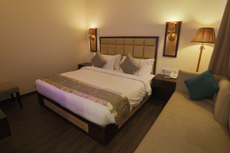 Hotel Sinon Baga Retreat