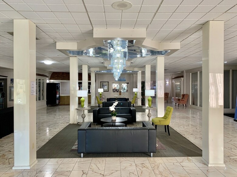 Eisenhower Hotel & Conference Center