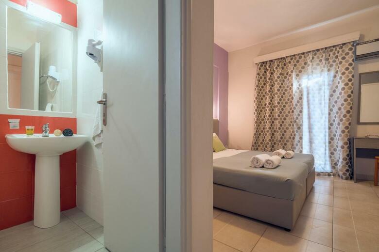 Aparthotel Elena Studios