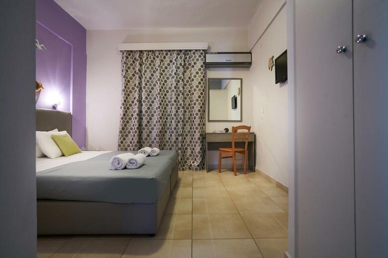 Aparthotel Elena Studios
