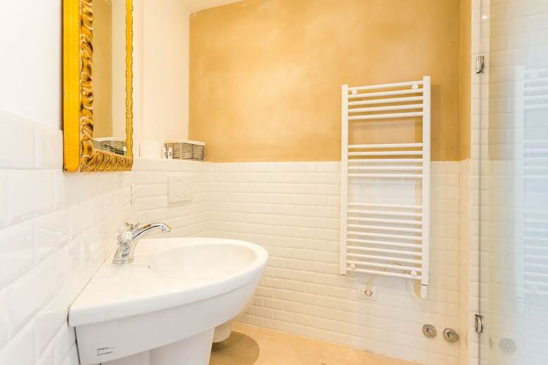 Hotel White Lilac