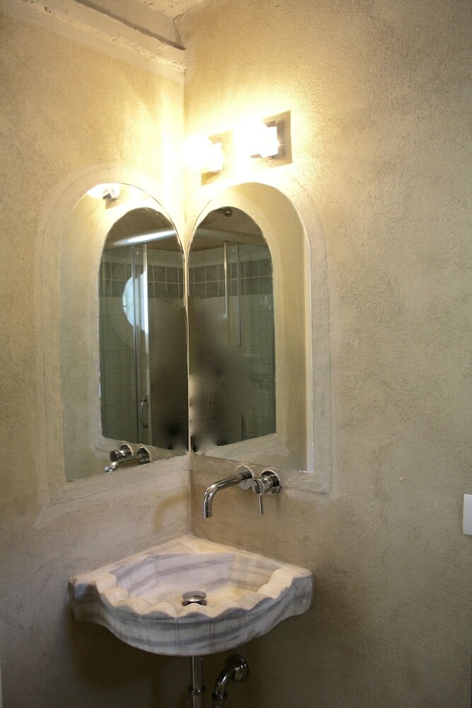 Hotel White Lilac