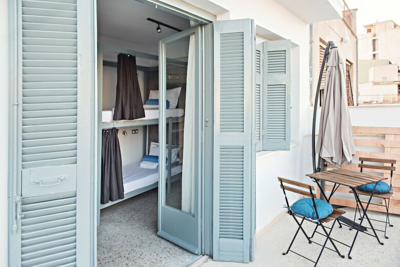 Hostal Bedbox Hostel