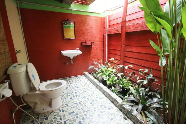Hostal Baan Bua Homestay