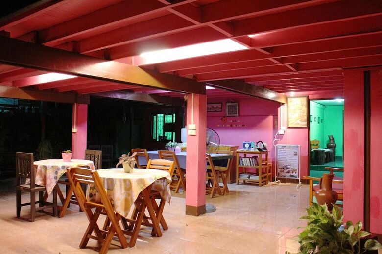 Hostal Baan Bua Homestay