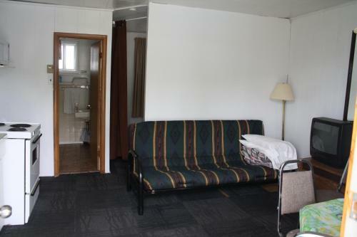 Kingsbridge Inn / Bon-air Motel