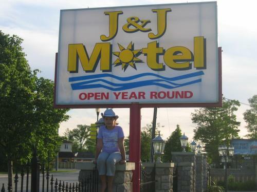 J & J Motel