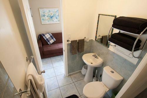 Hostal Riverfront Villa