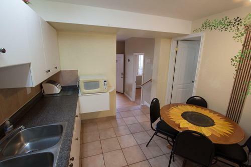 Hostal Riverfront Villa