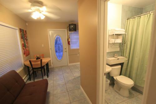 Hostal Riverfront Villa