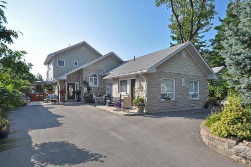 Hostal Riverfront Villa