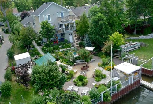 Hostal Riverfront Villa