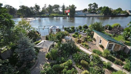 Hostal Riverfront Villa