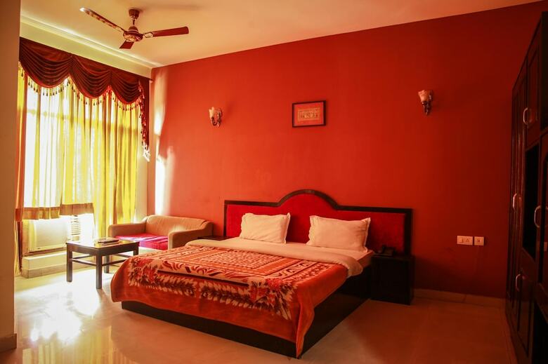 Hotel Neeraj Bhawan