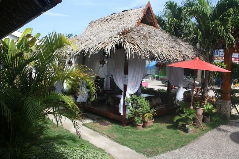 Coucou Bar Hotel And Restaurant