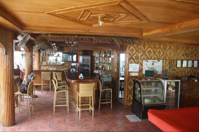 Coucou Bar Hotel And Restaurant