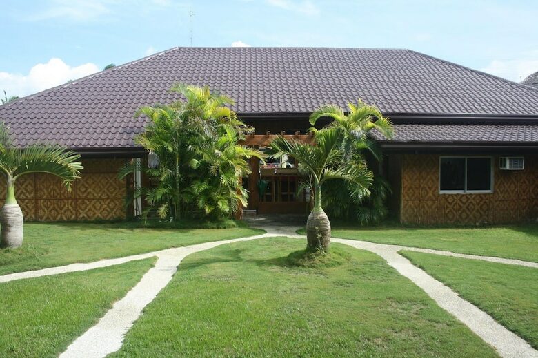 Coucou Bar Hotel And Restaurant