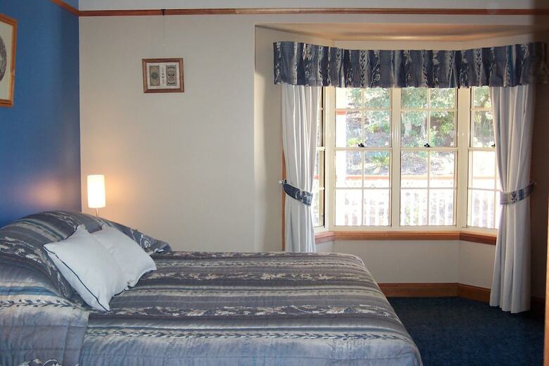Bed & Breakfast R On The Downs Bnb & Spa Cottages