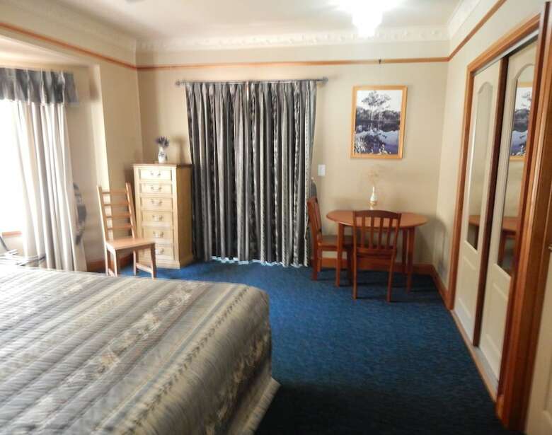 Bed & Breakfast R On The Downs Bnb & Spa Cottages